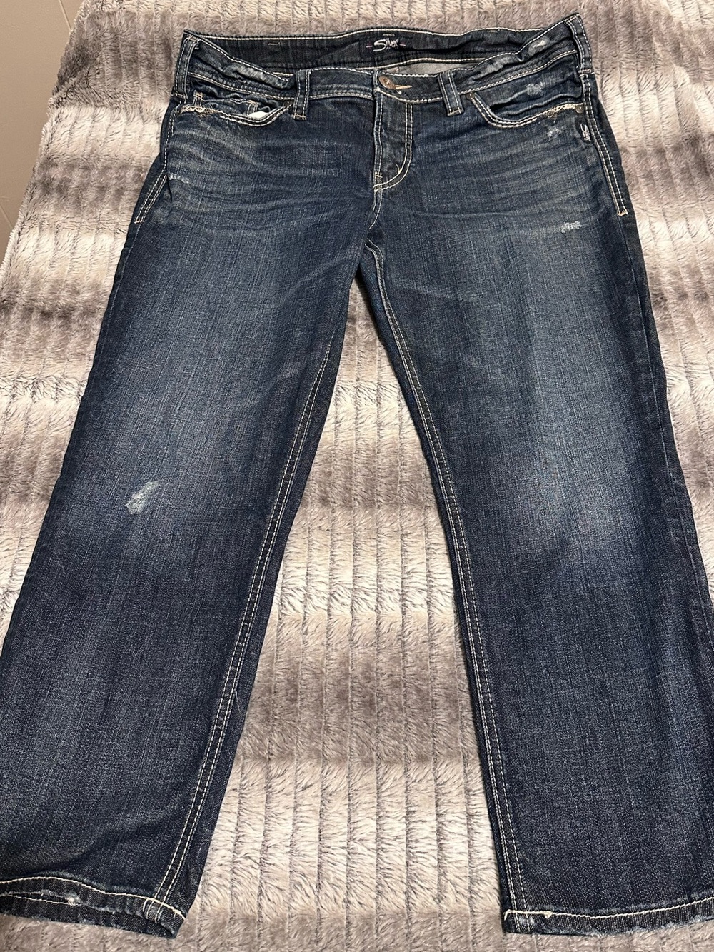 Silver Elysie Capris
Size 32x 22.5